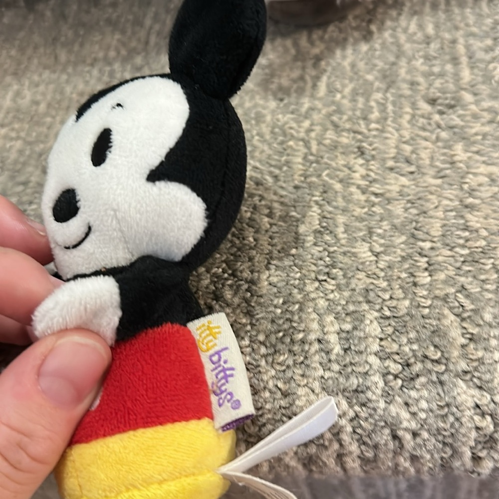 Hallmark, Disney Itty Bitty Mickey Mouse and Frozen - Picture 4 of 7